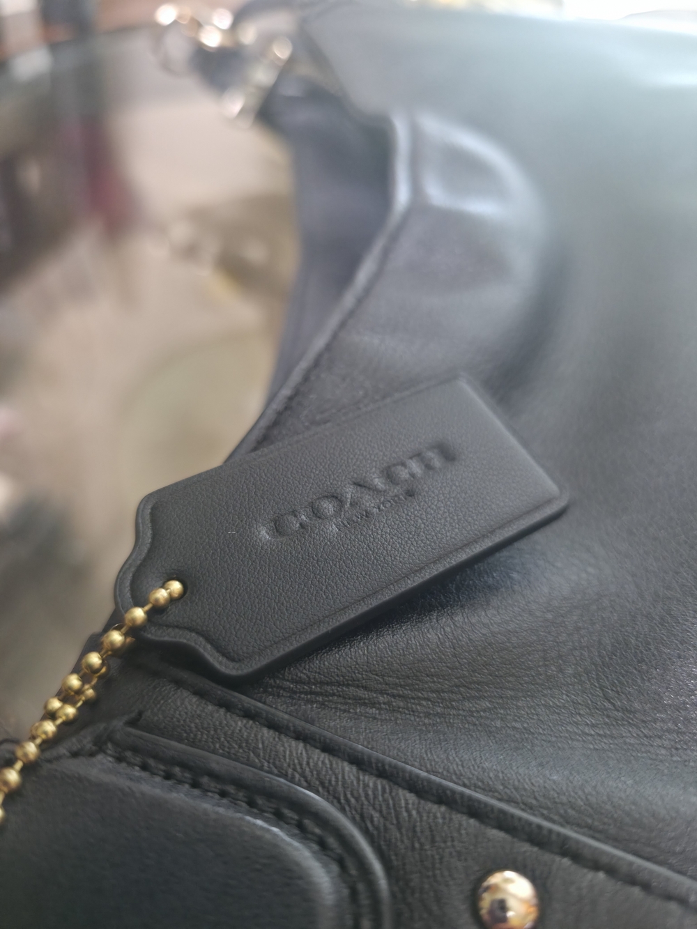 COACH Circle Hobo Gold Turnlock Stud Calf Leather Black Shoulder Bag 34998 - Picture 4 of 9
